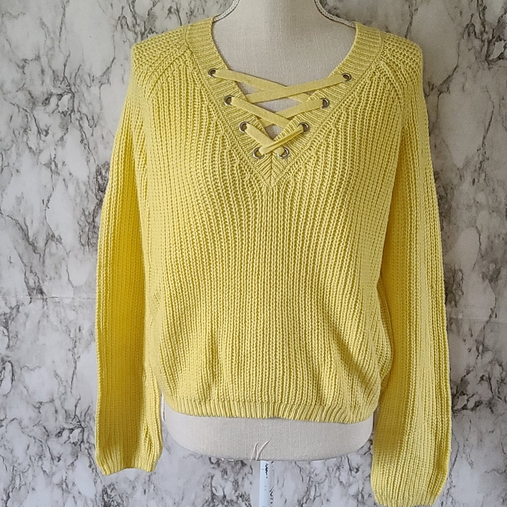 Almost Famous Sweater Size Small - image 2